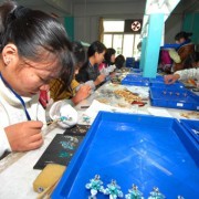 探訪義烏市鼎彪飾品廠 衣飾產(chǎn)業(yè)的創(chuàng)新與品質(zhì)之路